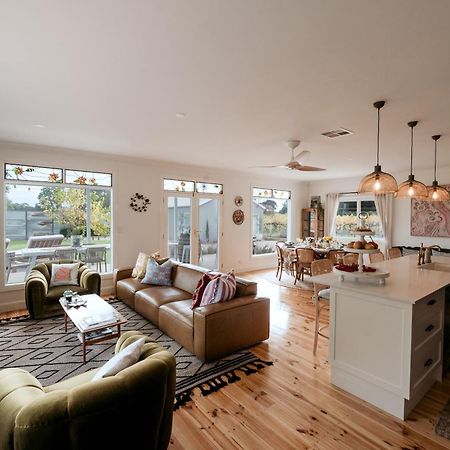 Sultana - Maximalist Accommodation แมคลาเรนเวล ภายนอก รูปภาพ